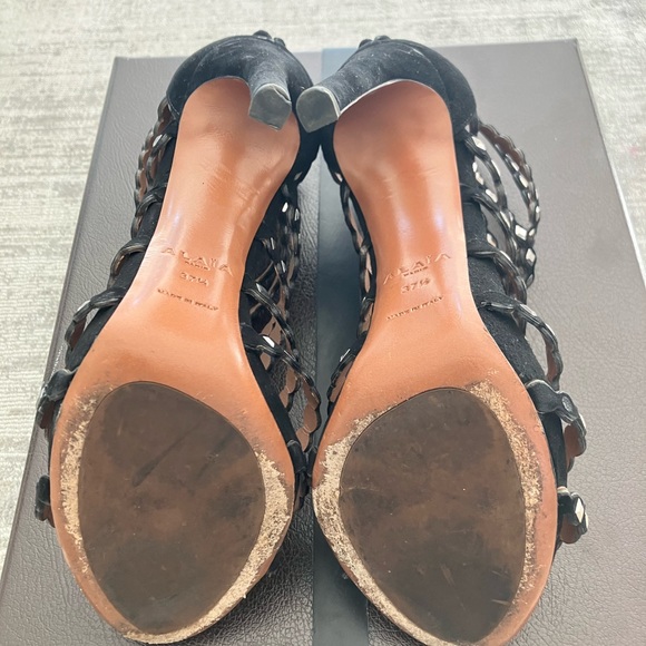 Alaia ankle booties